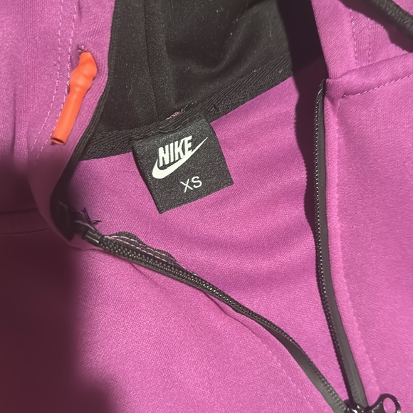 Like new Nike XS hoodie zip up magenta - Picture 3 of 4